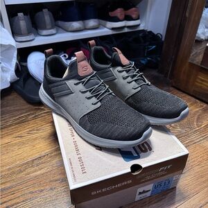 Skechers Men's Black and Gray Athletic Shoes